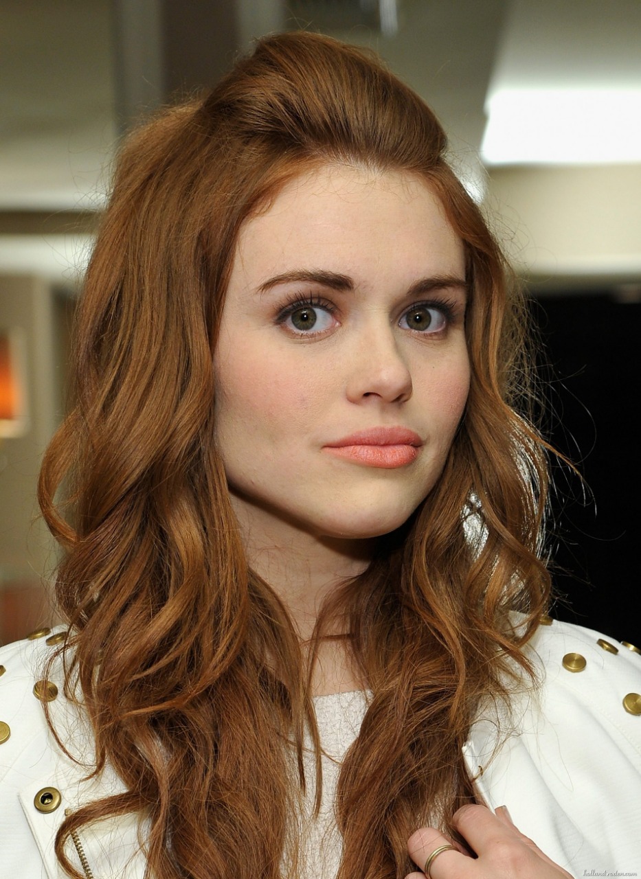 Holland Roden Wiki, Biography, Age, Husband, Family, Net worth